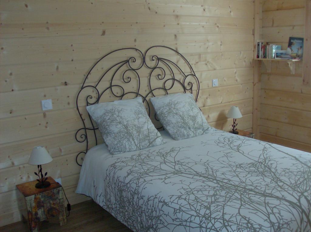 Le Chalet Des 4 Saisons Bed & Breakfast Mers-sur-Indre Room photo